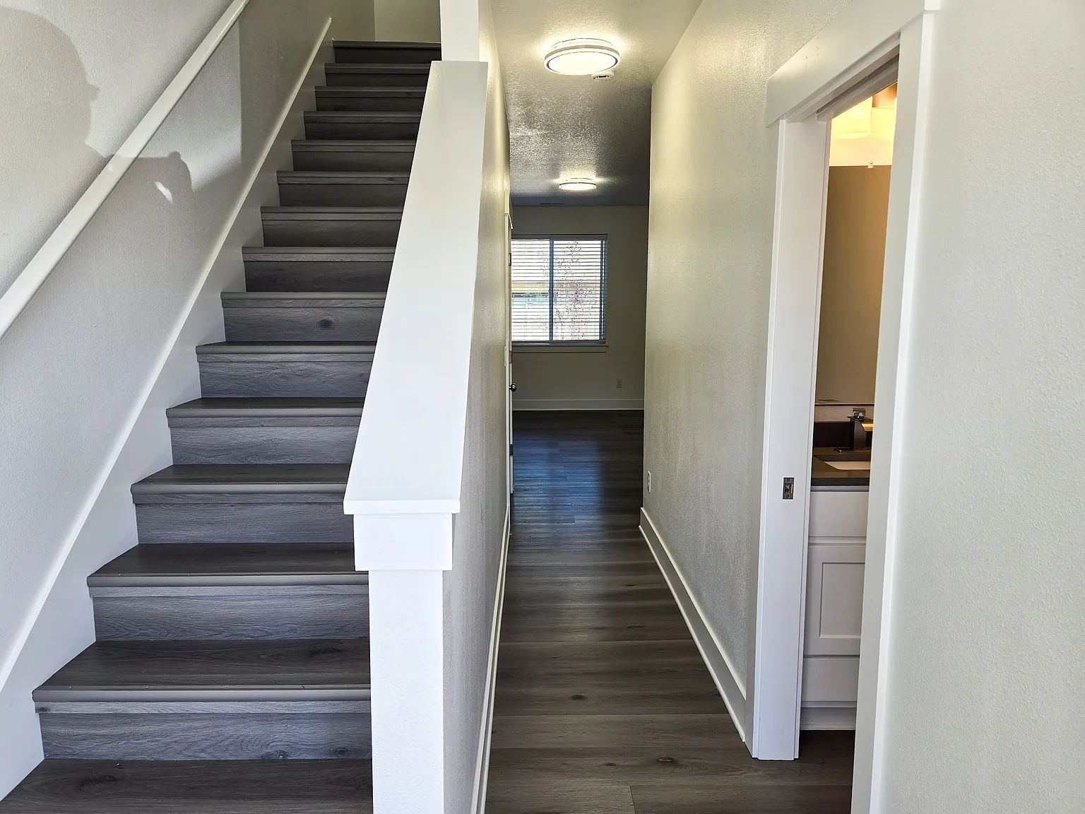 3 bed, 2.5 bath, 1296 sqft, $2,250 — Photo 3
