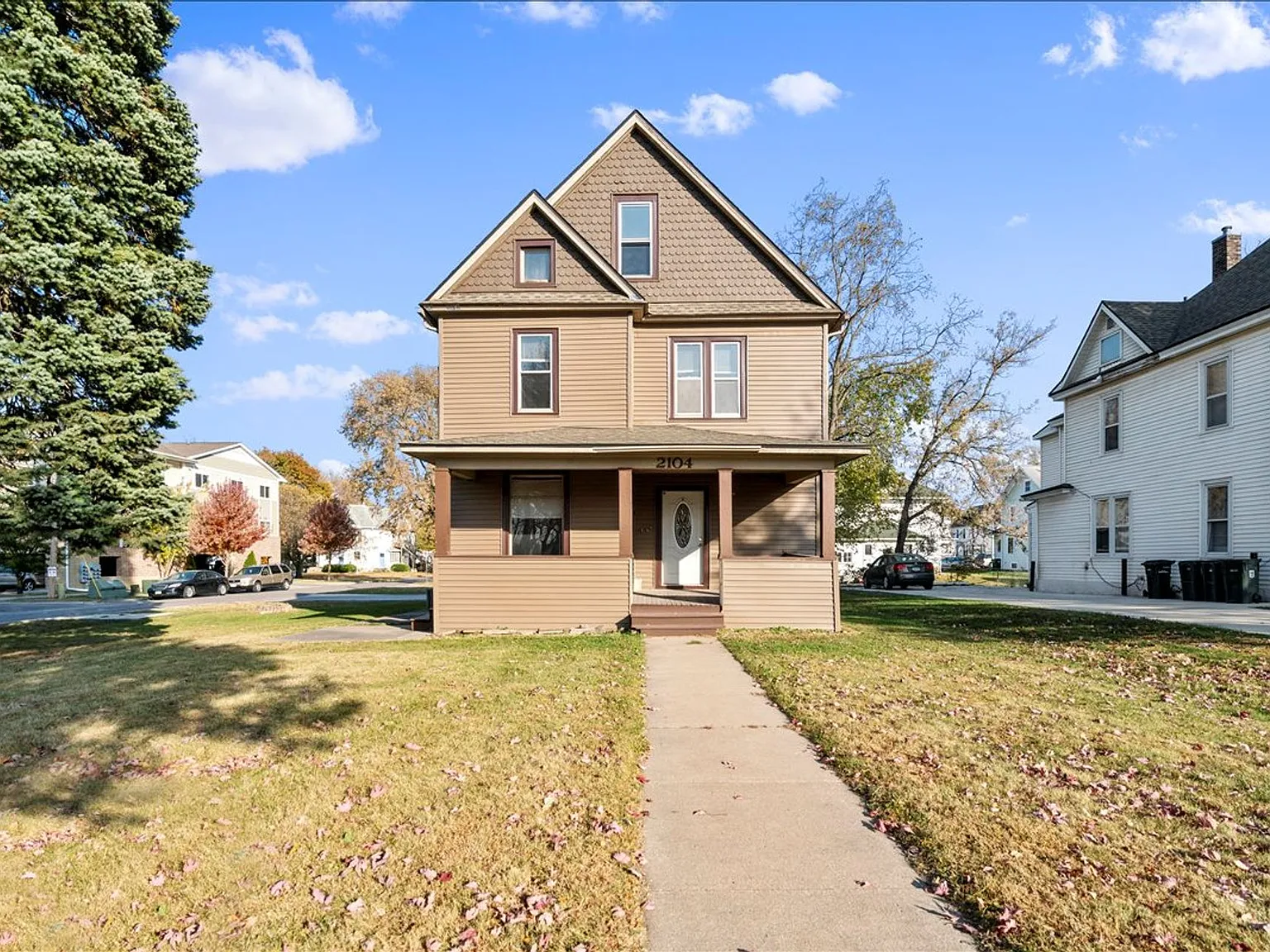 2104 College St — Photo 2