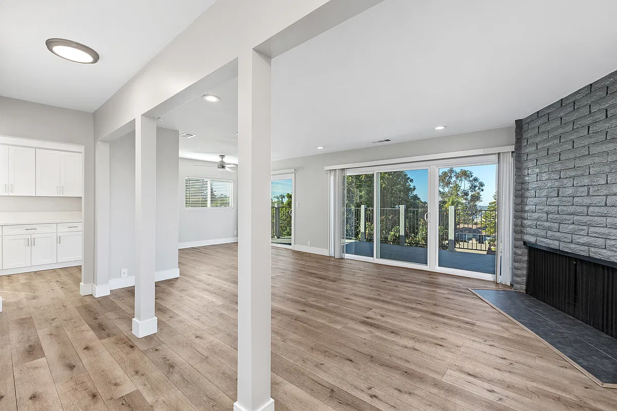 5 bed, 2997 sqft, $4,400 — Photo 2
