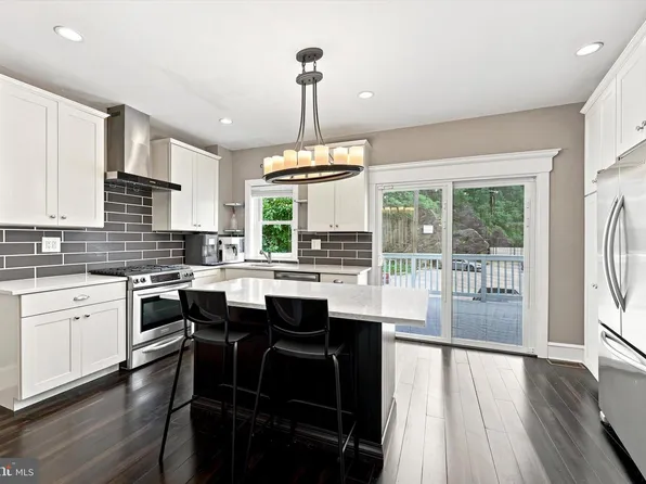 305 Carson St, Philadelphia, PA 19128