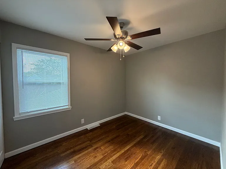 1518 Eastview Ave — Photo 18