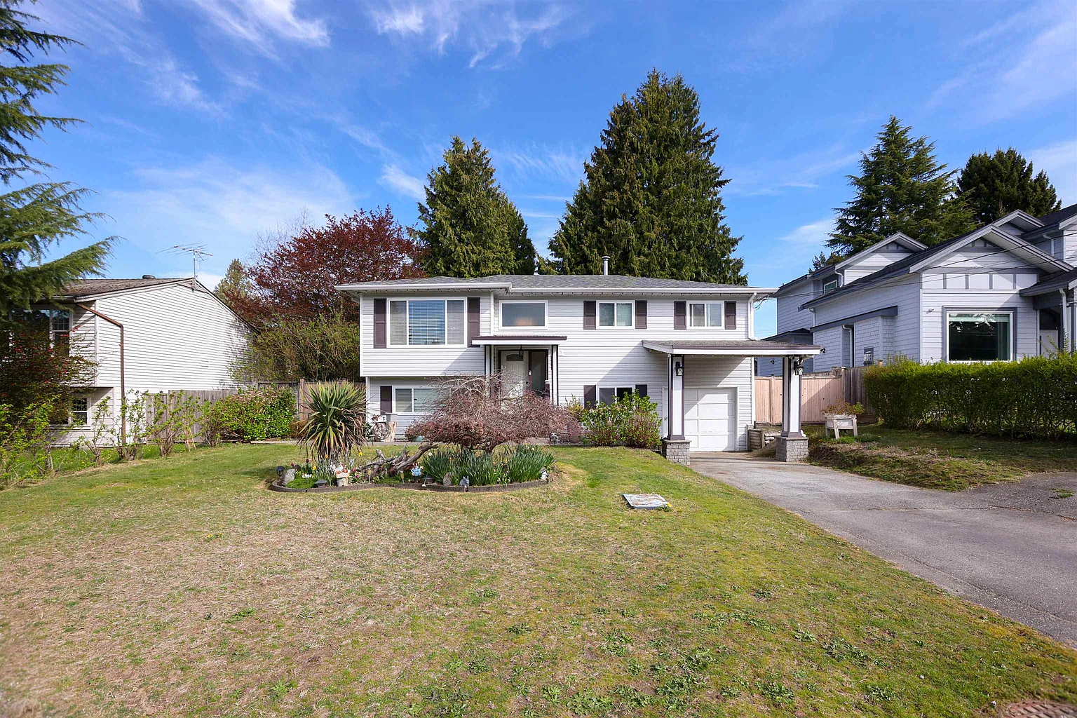 11415 72a Ave photo 1