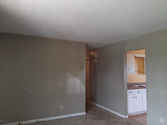 4th image of 398 Joy Ave