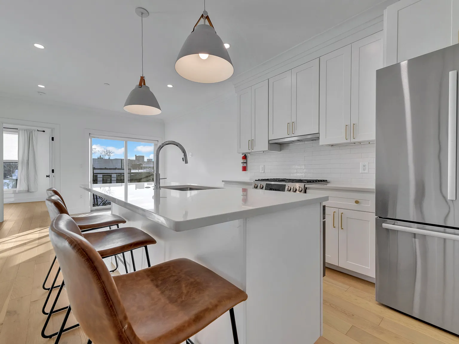 2 bed, 950 sqft, $3,495 — Photo 4