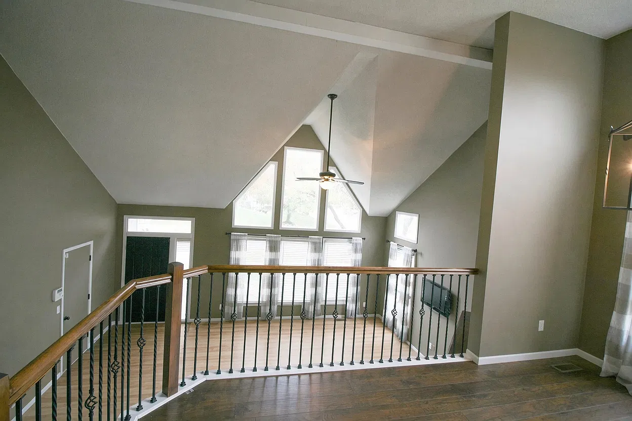3 bed, 2.5 bath, 1946 sqft, $2,500 — Photo 3