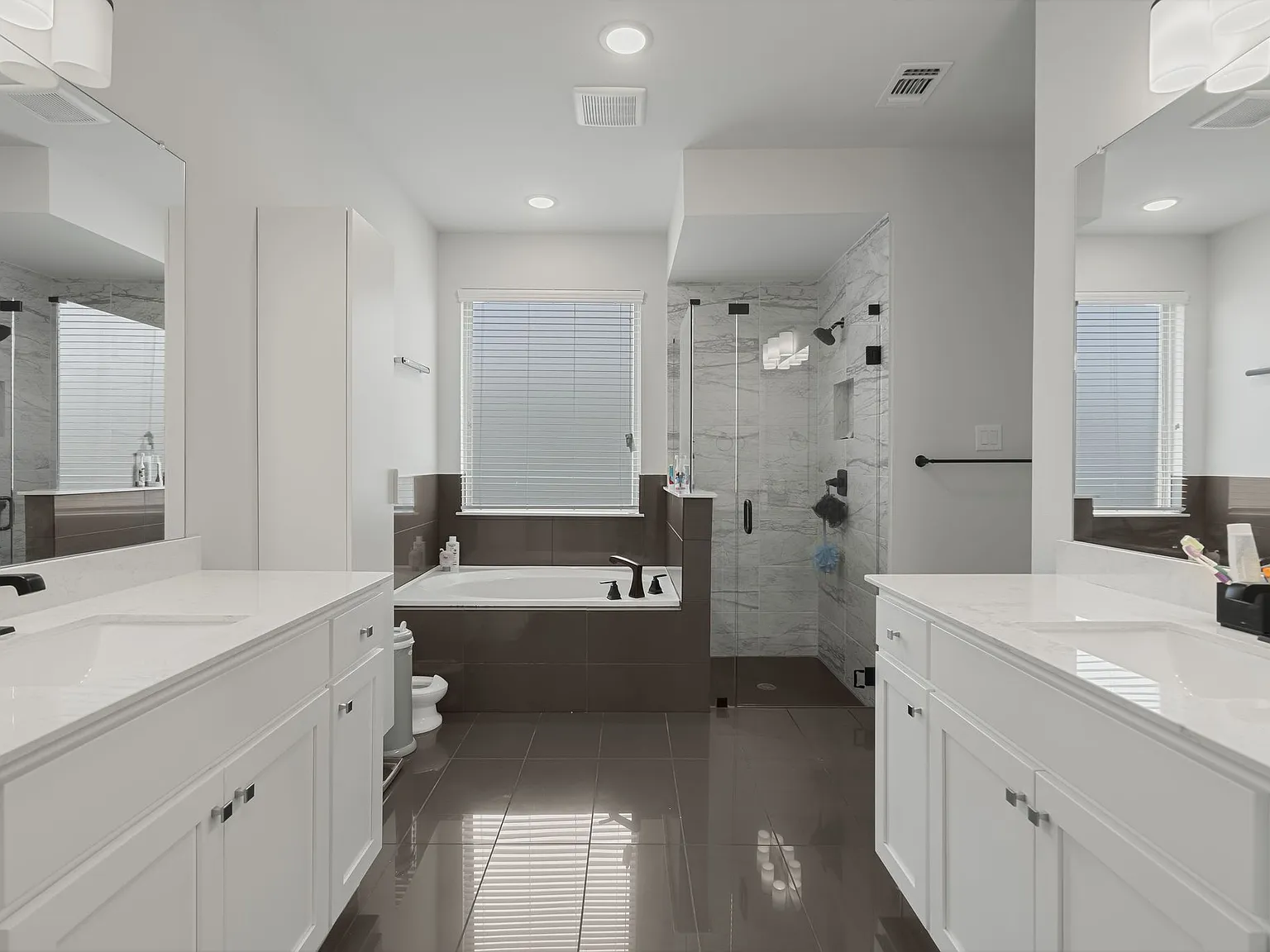 4 bed, 3.5 bath, 3257 sqft, $4,500 — Photo 2