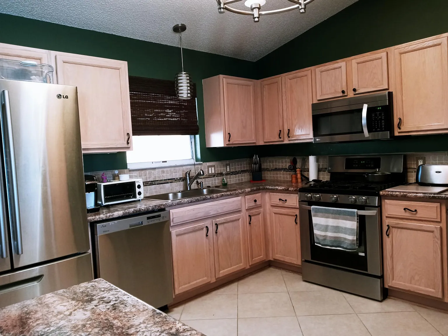 2 bed, 1148 sqft, $2,200 — Photo 3