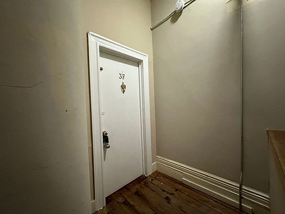 4th image of 1322-1324 Eutaw Pl #1322-3F