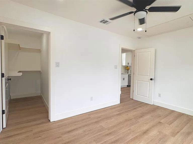 1569 Elliott 1/2 St #B — Photo 6