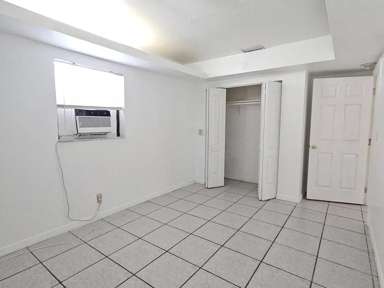 5050 SW 40th Ave #4 — Photo 11