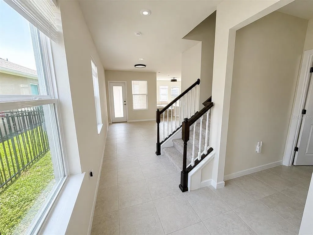 4 bed, 3.0 bath, 2064 sqft, $3,100 — Photo 4