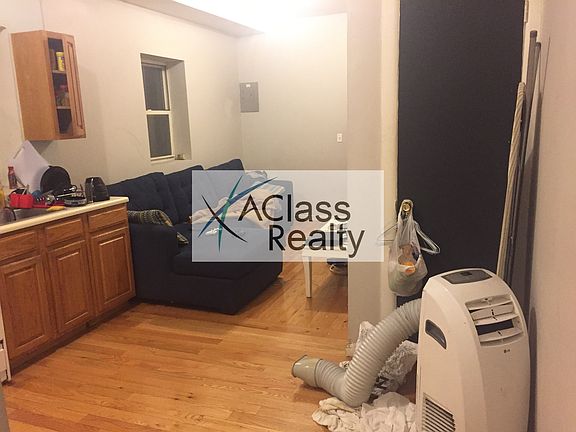 3rd image of 3061 Steinway St