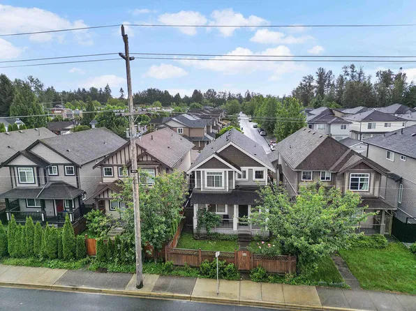 23942 Dewdney Trunk Rd, Maple Ridge, BC V4R 1W2