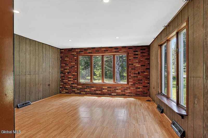 17th image of 1106 Whiteside Road