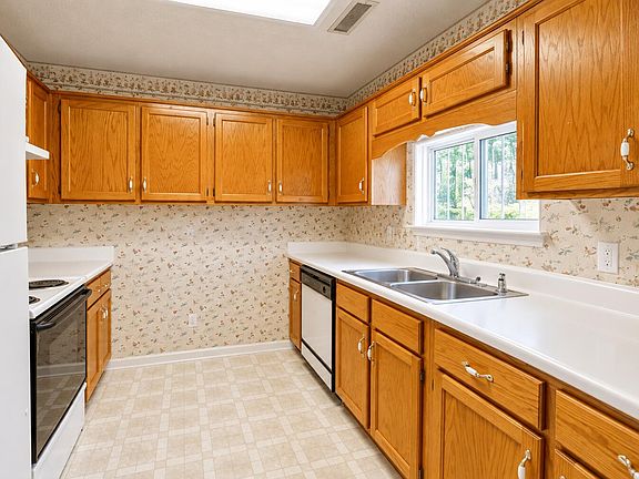 5th image of 1127 Lenny Ln