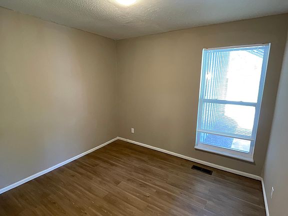 3rd image of 5339 Trailoaks Dr