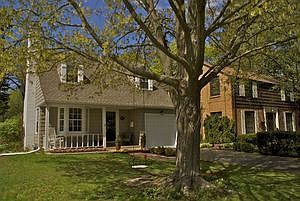 1st image of 910 Pleasant Ave