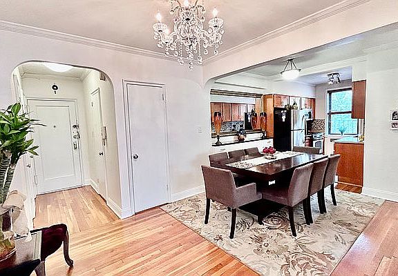 3rd image of 6940 Yellowstone Blvd APT 303