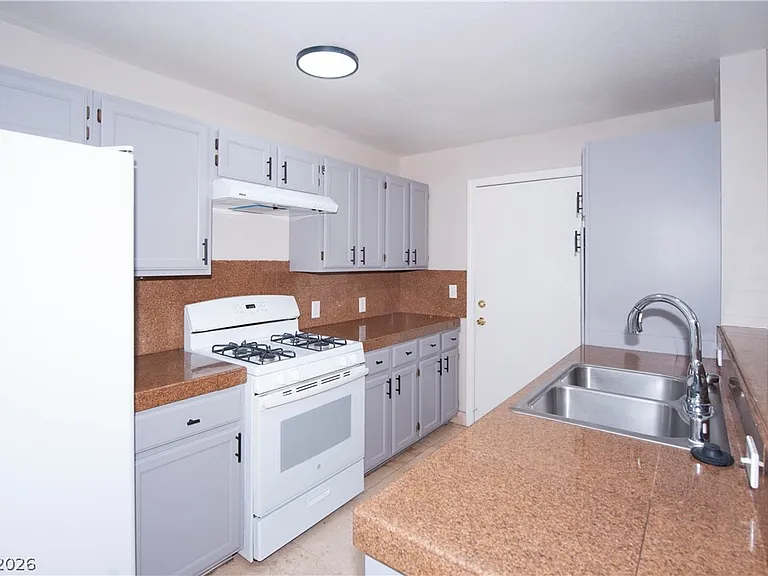 8452 Boseck Dr #187 — Photo 12
