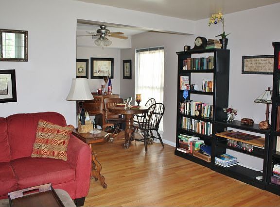 3rd image of 704 Gloucester Dr