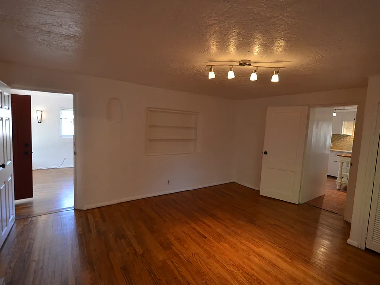 303 Villeros St — Photo 29