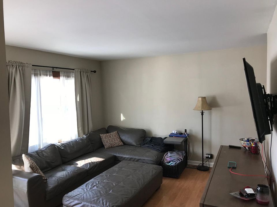 1st image of 707 Poplar Creek Ct