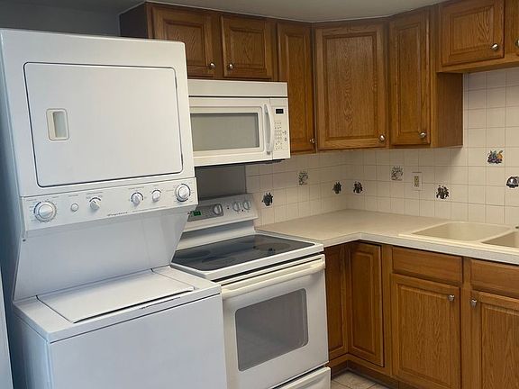 5th image of 4216 E 45th Ter