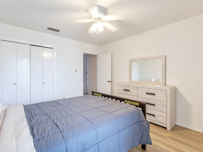 4074 Russell Ave — Photo 11