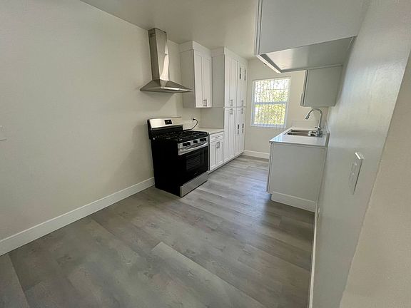 4th image of 20617 Hartland St #5