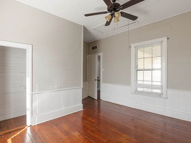 515 Center St — Photo 18