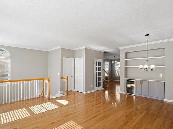 3rd image of 6938 Vistamere Way