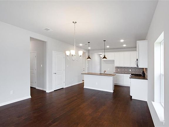 2nd image of 420 Winding Hollow Dr