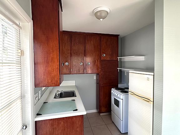 4th image of 402 S Palmway #402