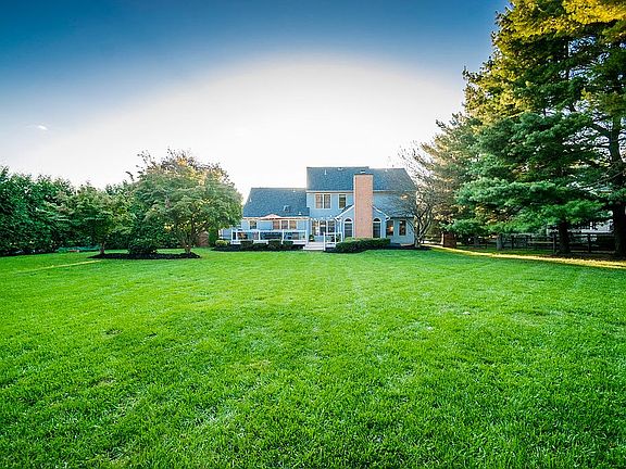 2nd image of 1213 Midwood Ct