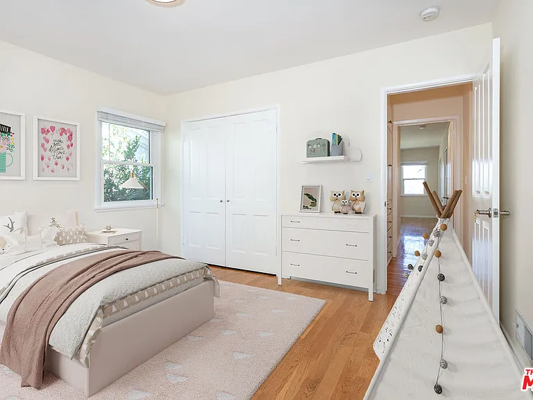 2536 Roscomare Rd — Photo 11