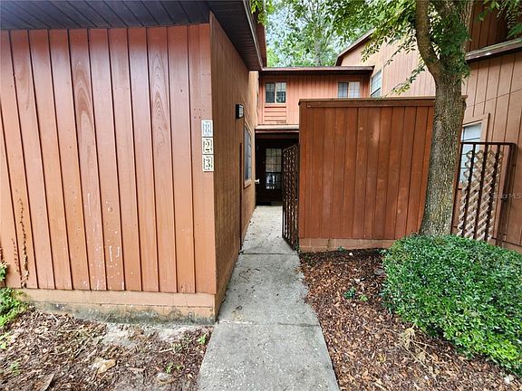 2nd image of 823 SW 58th Ter