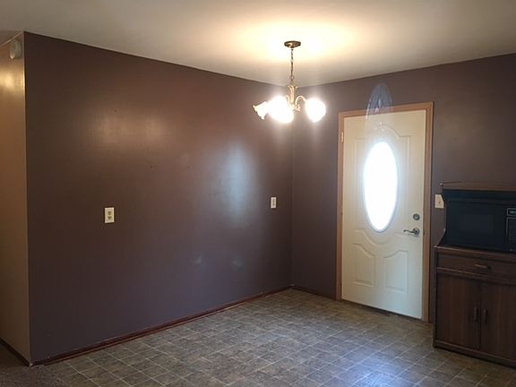 5th image of 604 S East St