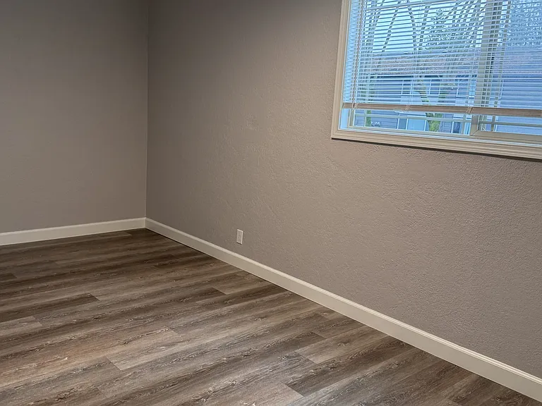 2541 NE Stephens St #8 — Photo 5