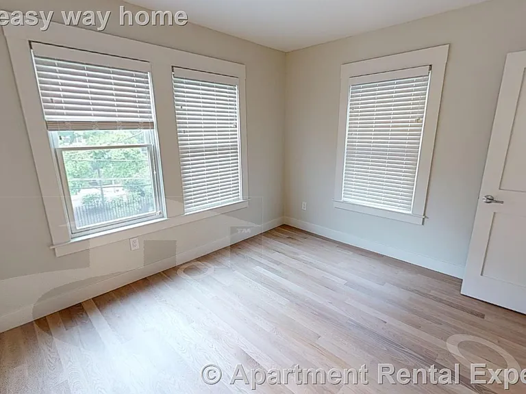 208-210 Banks St #2 — Photo 7
