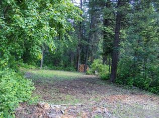 569 W Mountain Rd, Cascade, ID 83611