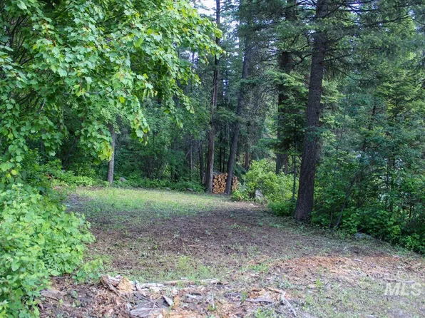 569 W Mountain Rd, Cascade, ID 83611