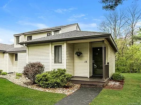 15 Simsbury Lndg, Simsbury, CT 06070