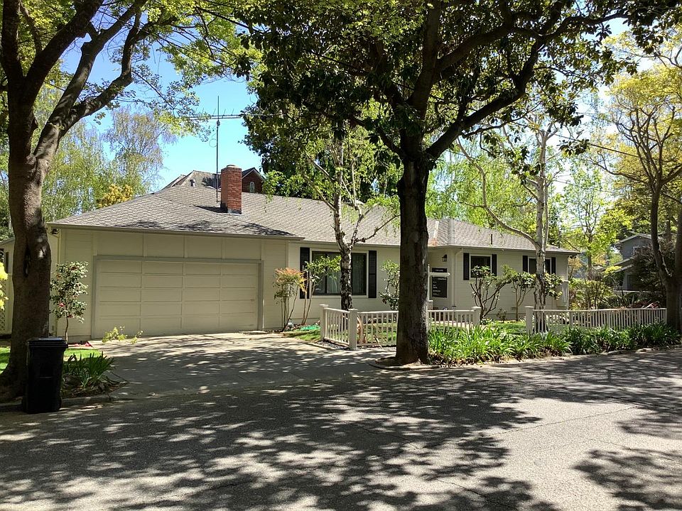1st image of 810 Lytton Ave