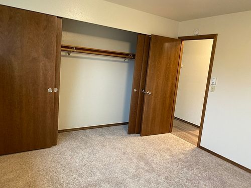 5th image of 1094 Columbia Ave