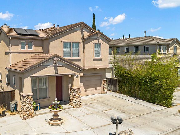 3rd image of 409 Meadowfaire Pl