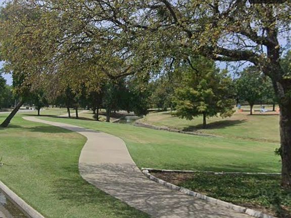 2nd image of 2832 Golfing Green Dr