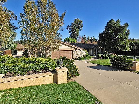 2nd image of 2808 N Los Cedros Cir