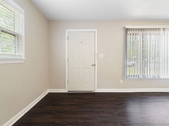 5th image of 6891 Vivian Dr