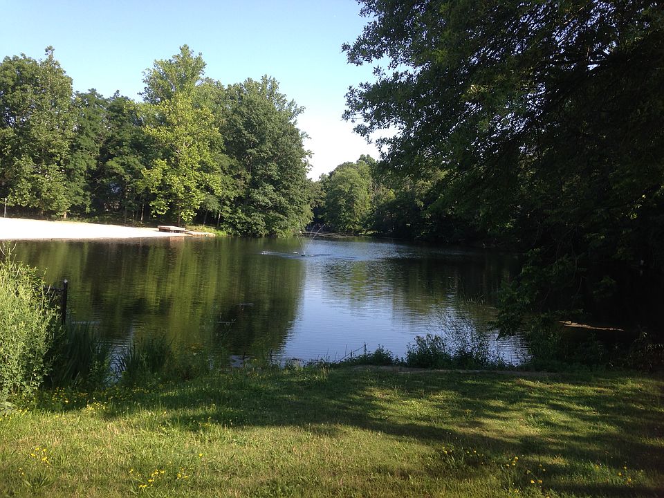 2nd image of 95 Pinecrest Ter
