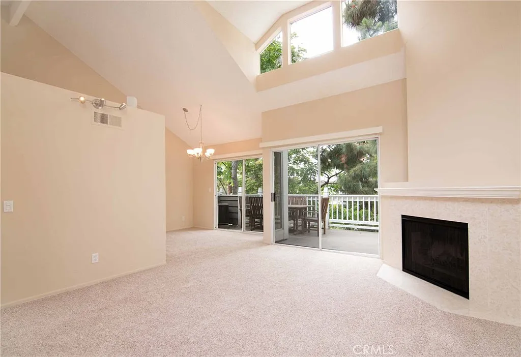 2 bed, 1100 sqft, $3,950 — Photo 1
